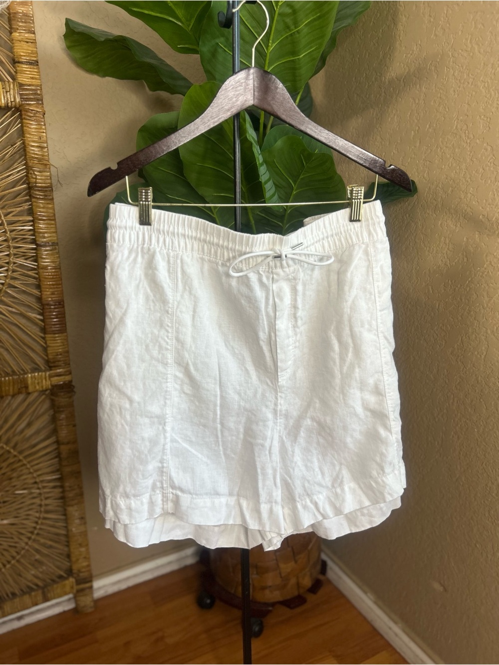 Athleta white shorts size 26 plus 100% linen natural fibers drawstring - Picture 3 of 8